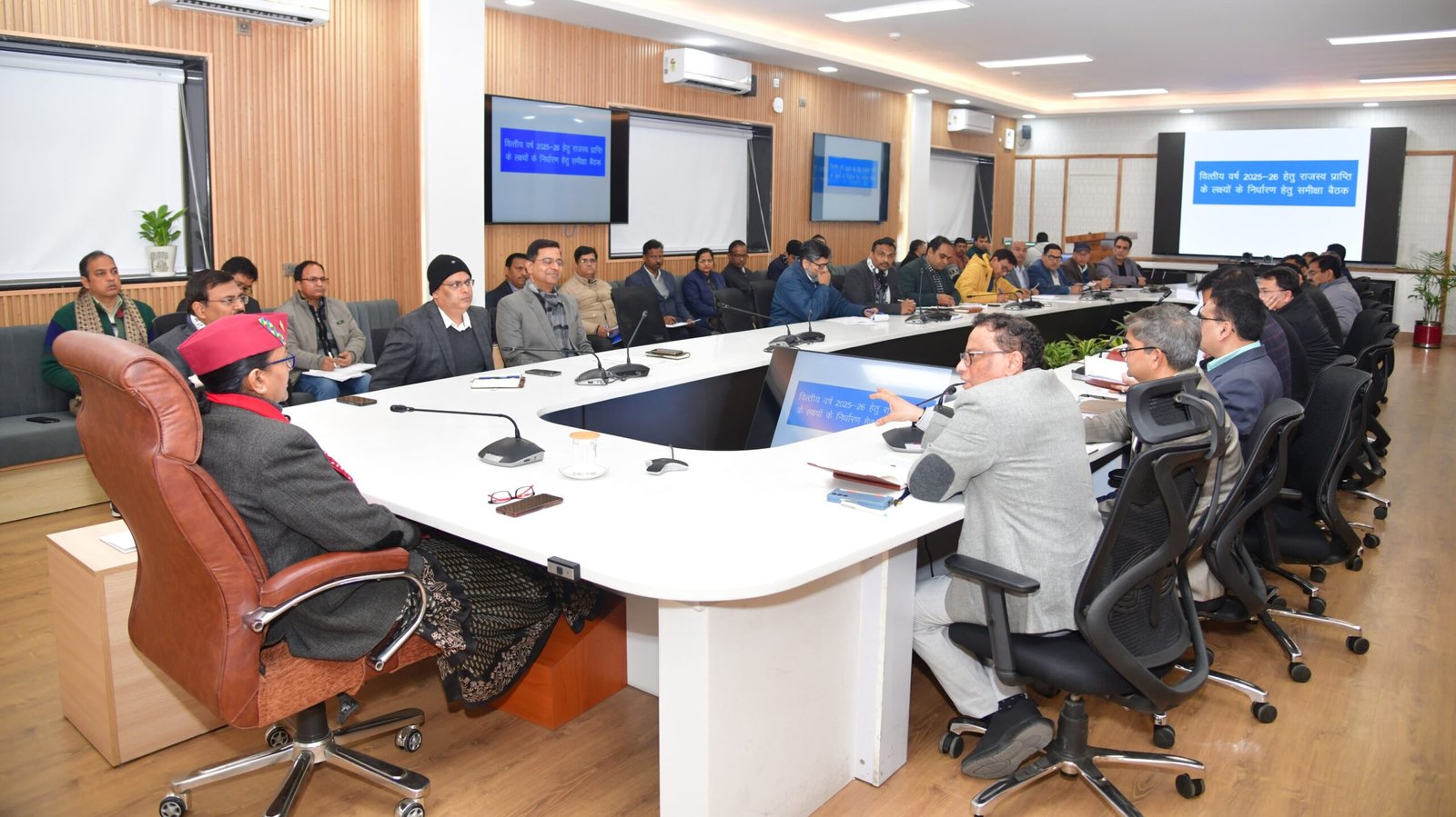 मुख्य सचिव ने विभागों को राजस्व प्राप्ति के निर्धारित लक्ष्यों को ससमय पूरा करने की हिदायत दी