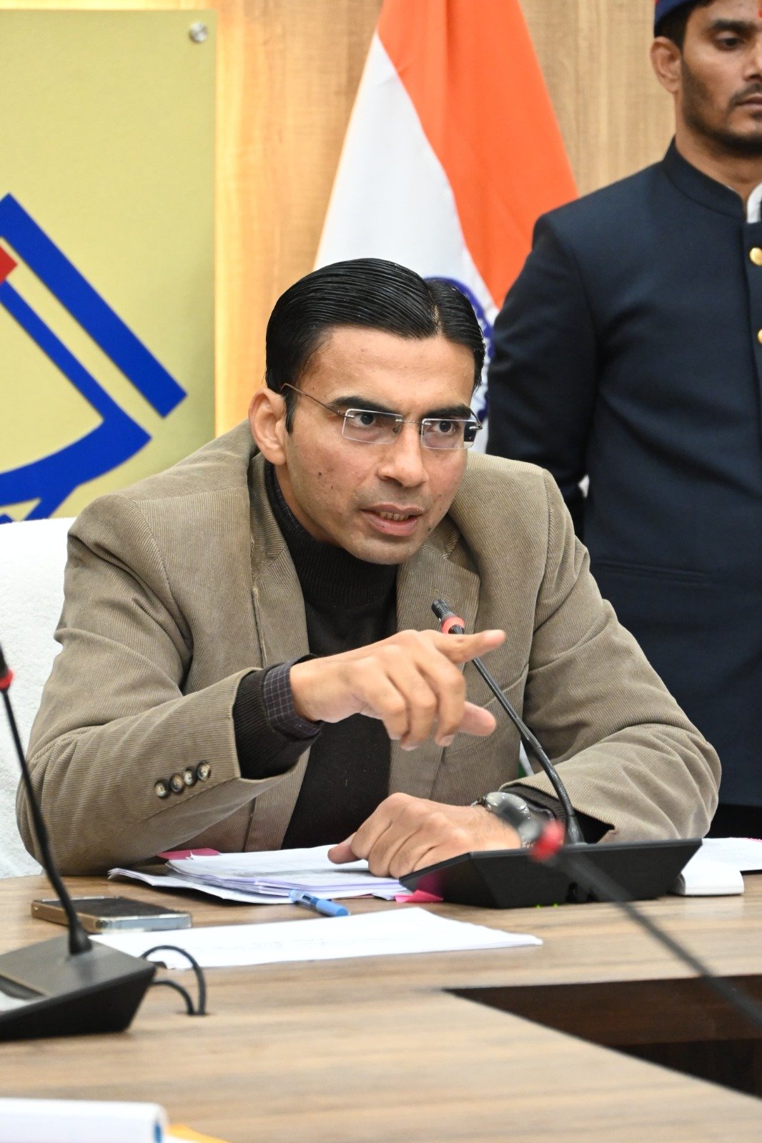 डीएम सख्तः निर्माण शर्तों का उल्लंघन करने वालों पर दर्ज होंगे मुकदमे