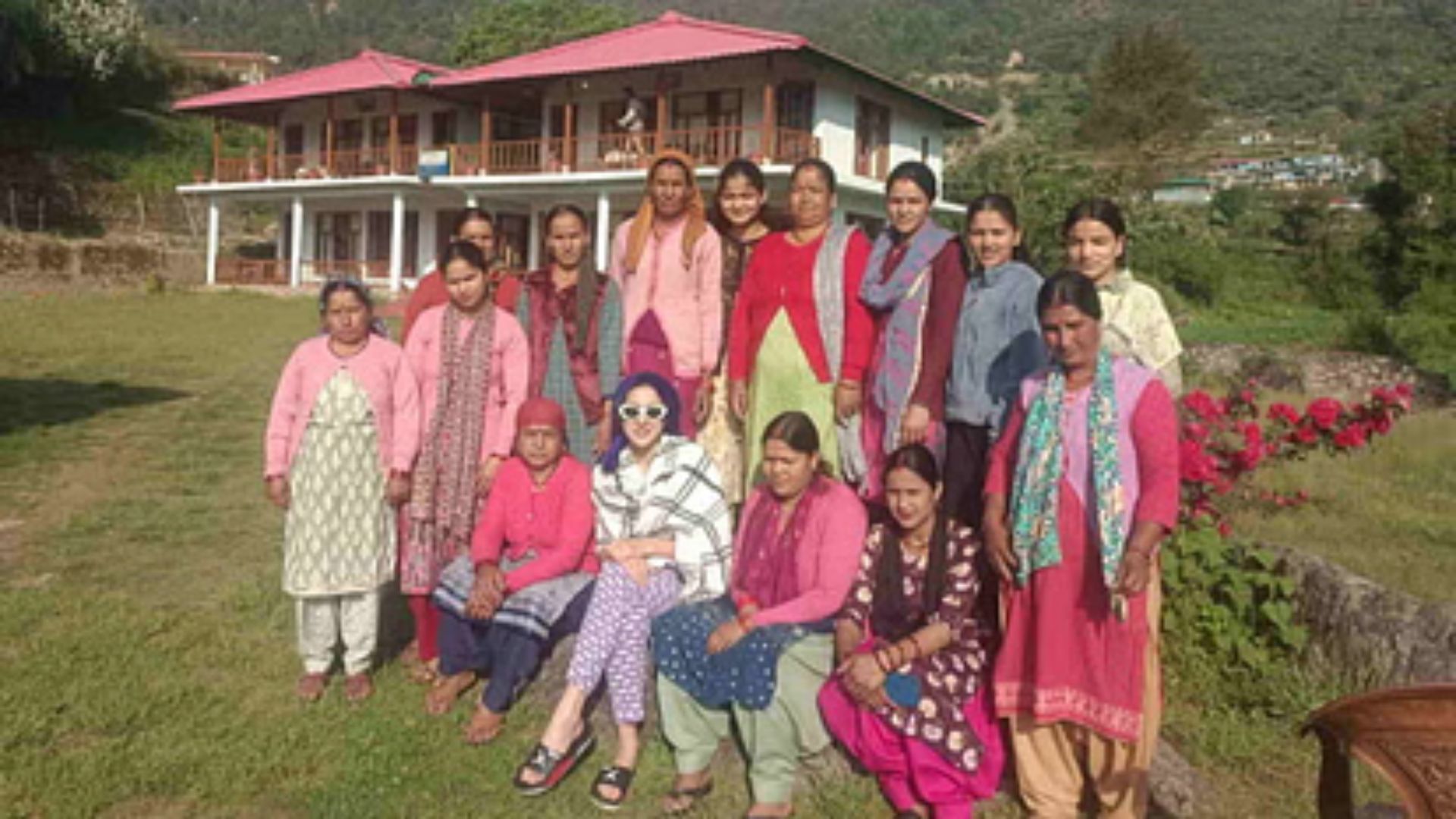 Uttarkashi: पहाड़ों का खूबसूरत नजारा देख गदगद हुई सारा अली खान, कहा…