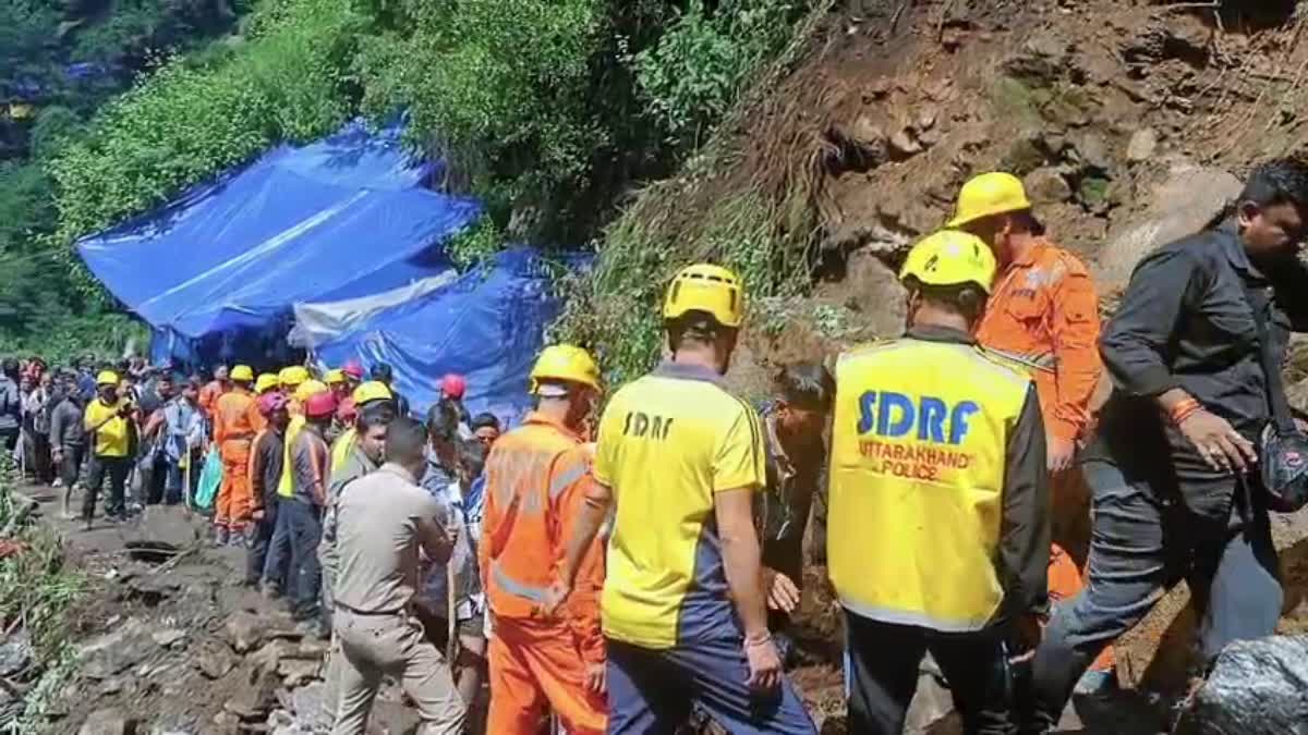 रुद्रप्रयाग: केदारनाथ यात्रा मार्ग पर भूस्खलन, यात्रियों को सुरक्षित निकालने का प्रयास जारी